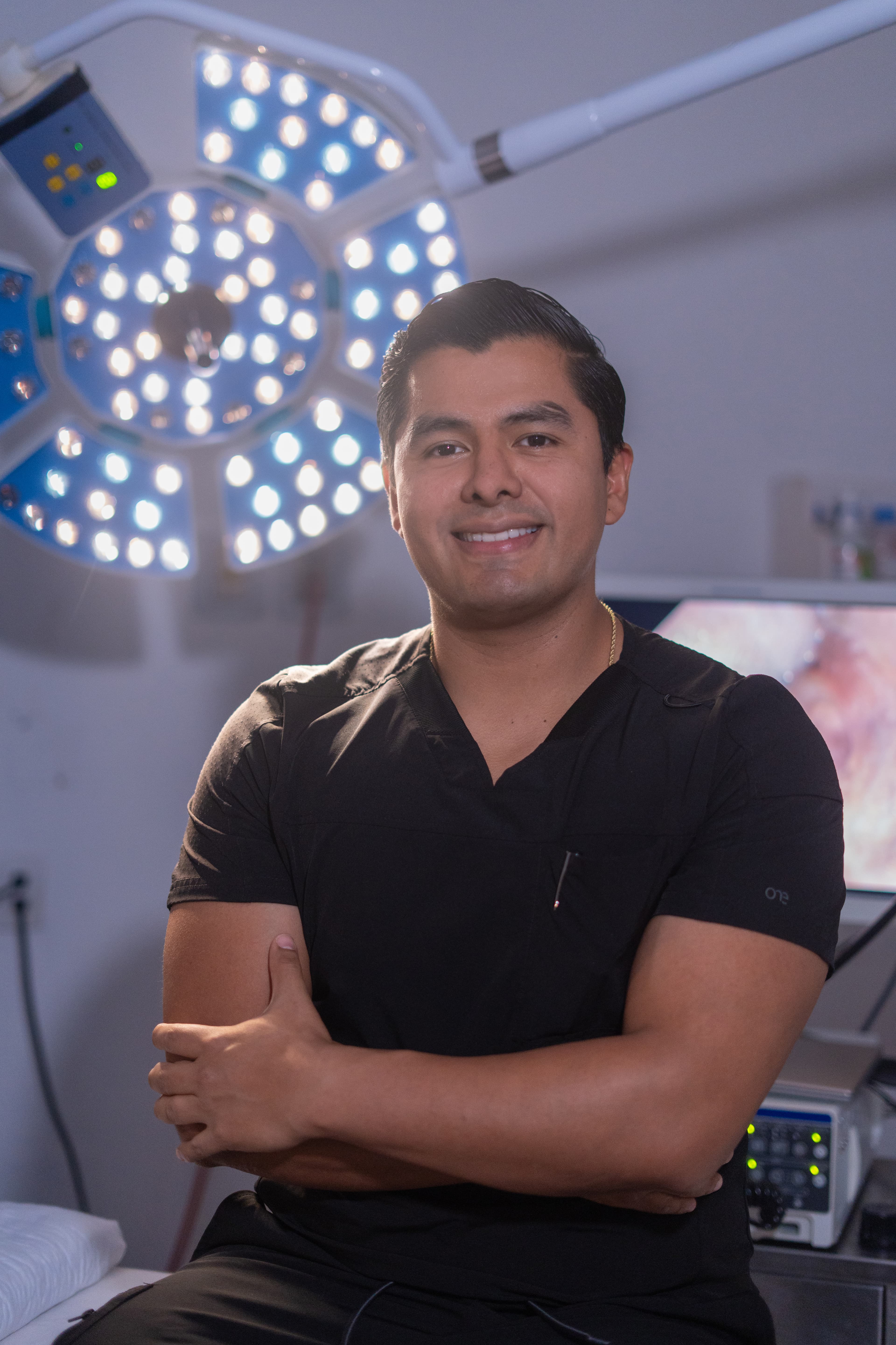 Dr. Otoniel Escobar Flores — Cirujano General y Endoscopista Gastrointestinal